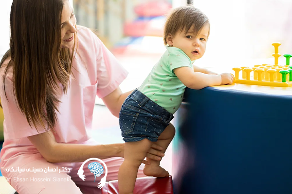 کاردرمانی برای نشستن کودک